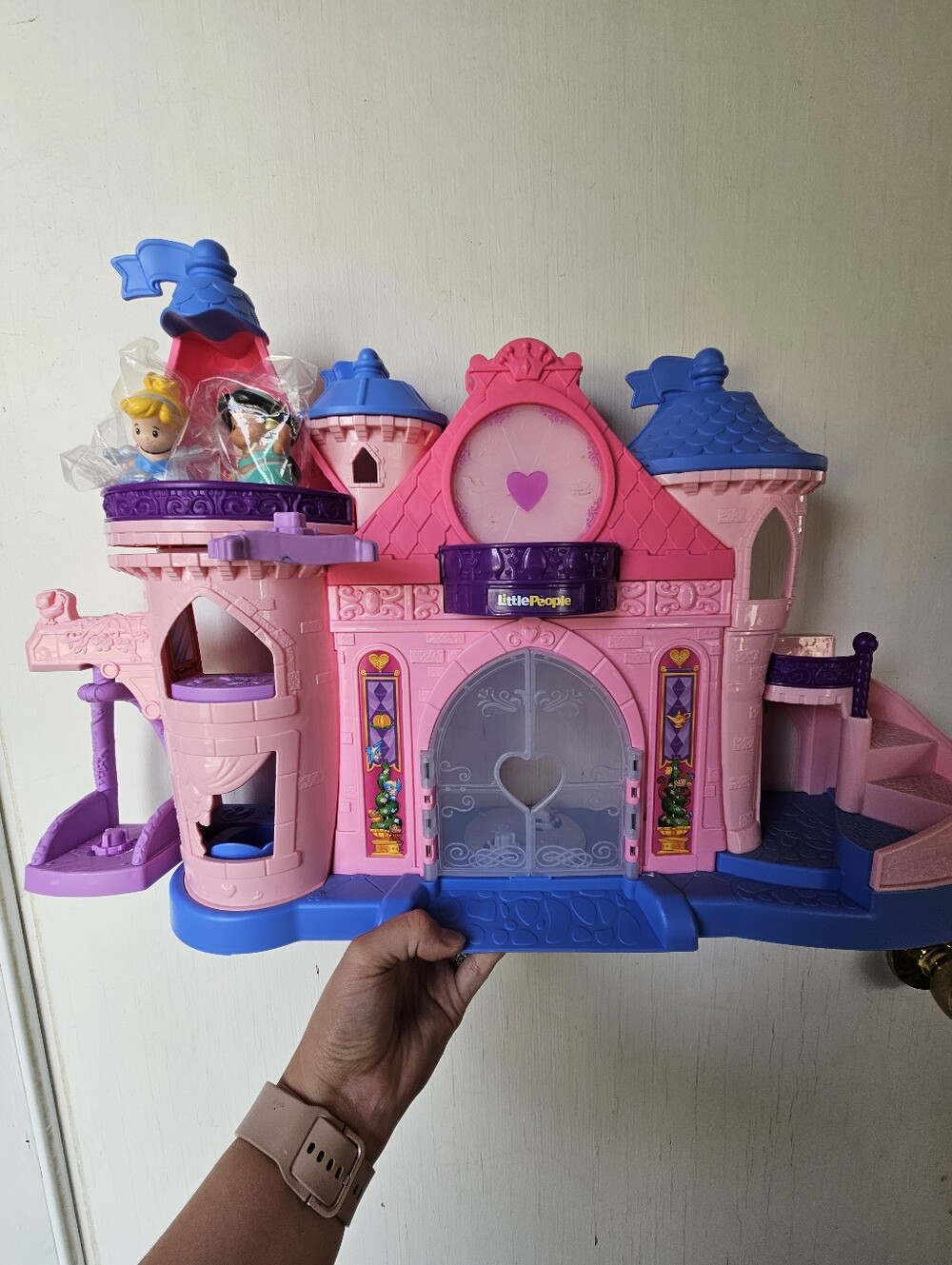 Fisher-Price Disney Princess Little People Magical Lights Dancing Castle